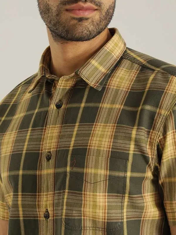 Men Checked Half Sleeve Cotton Shirt