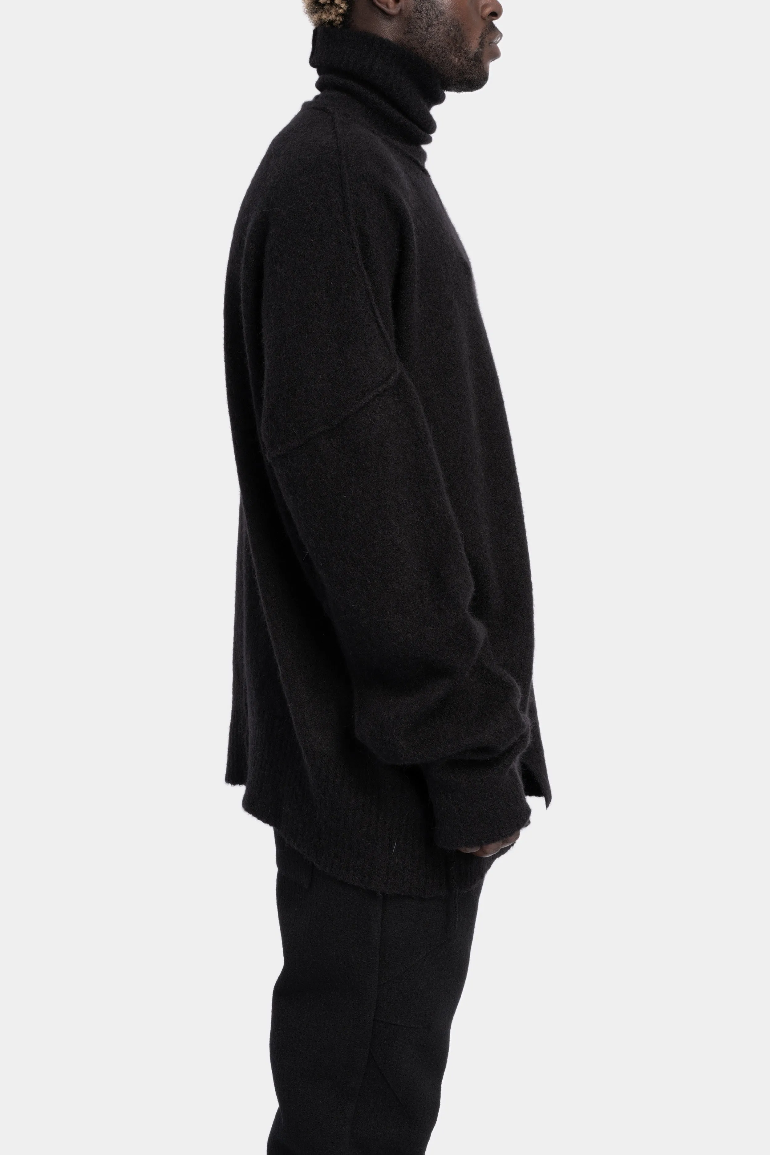 Piped seams turtleneck knit sweater