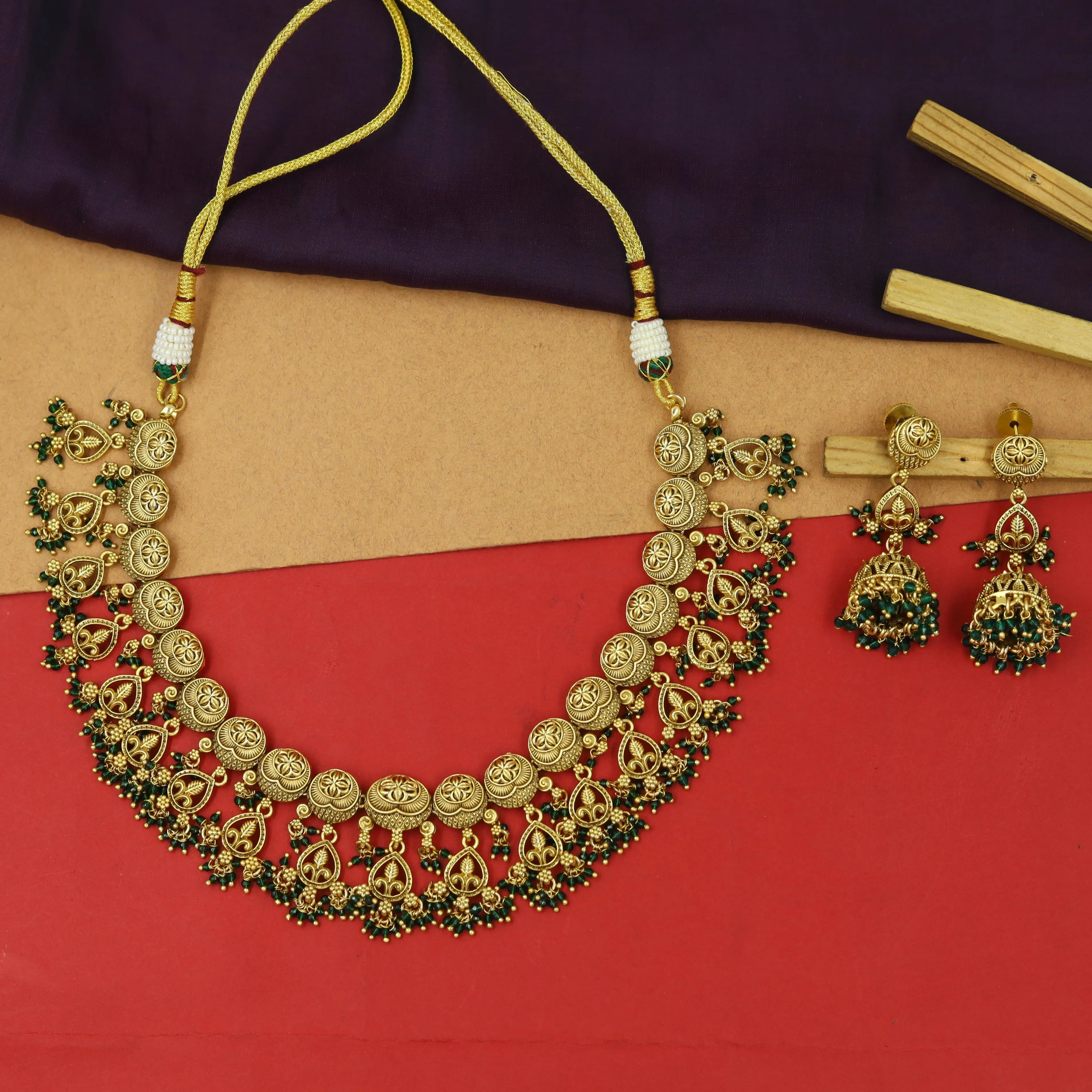 Round Neck Antique Necklace Set 13552-28