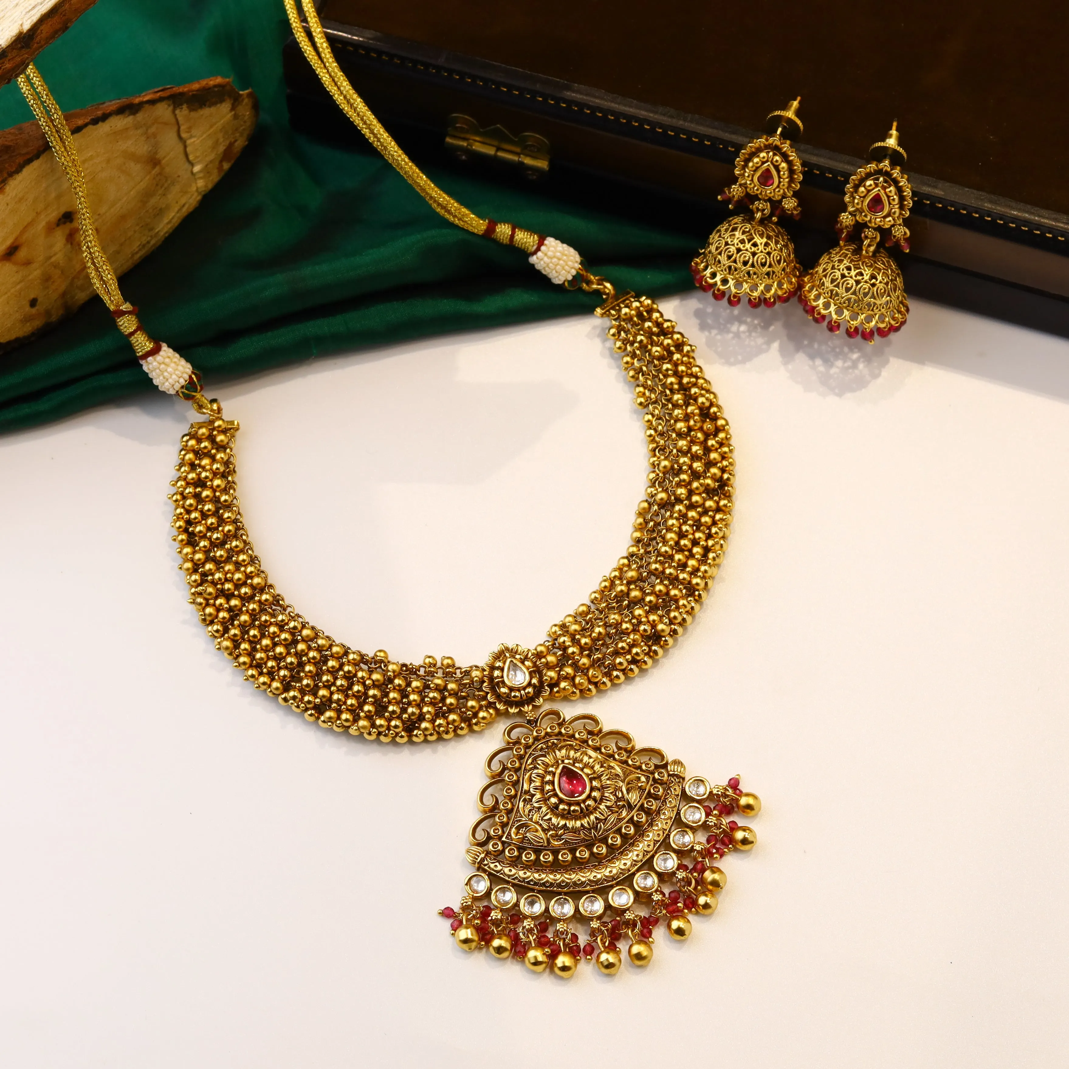 Round Neck Antique Necklace Set 13562-28