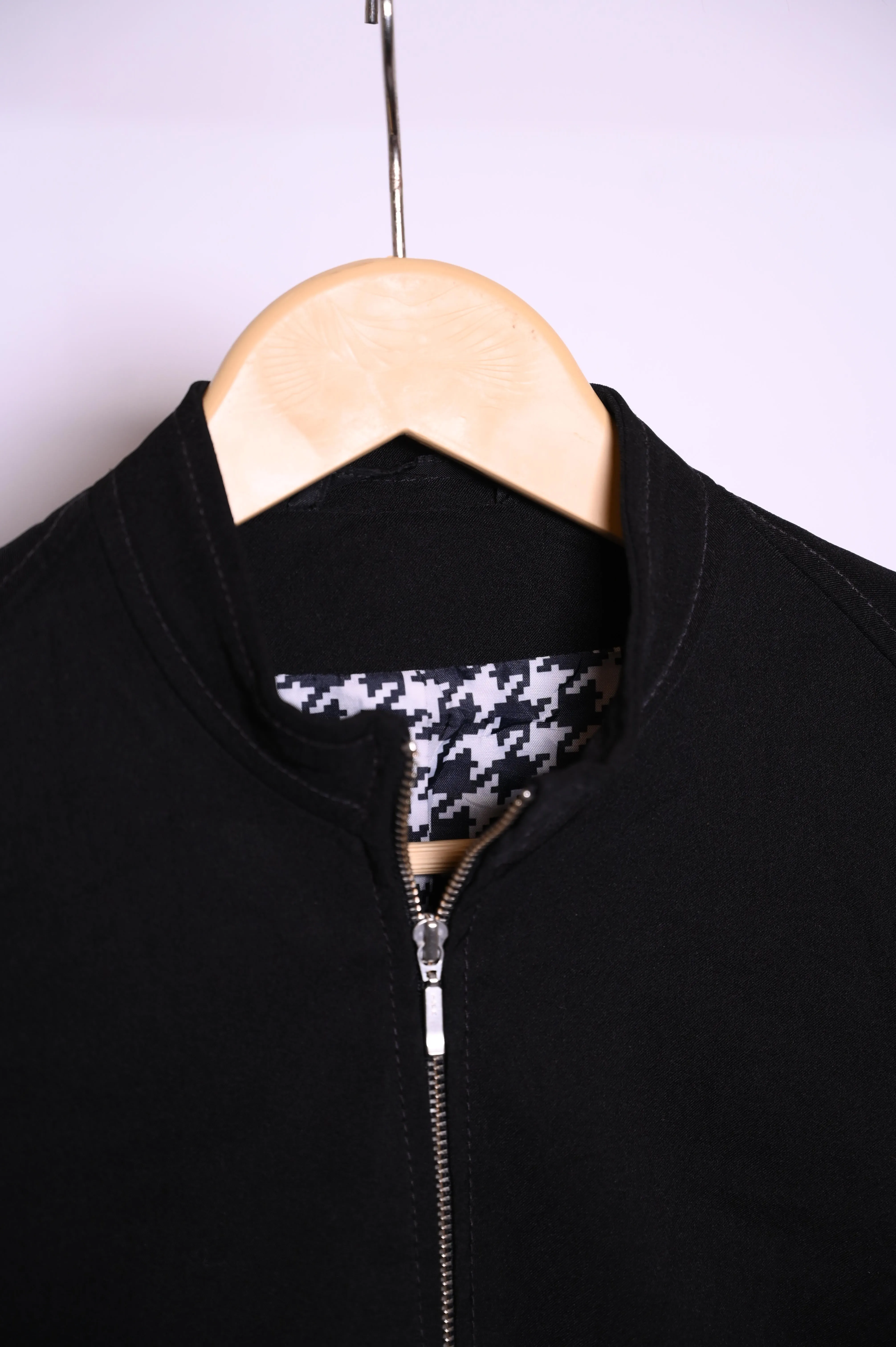 Thriftyfy Black Zipper Jacket – Small